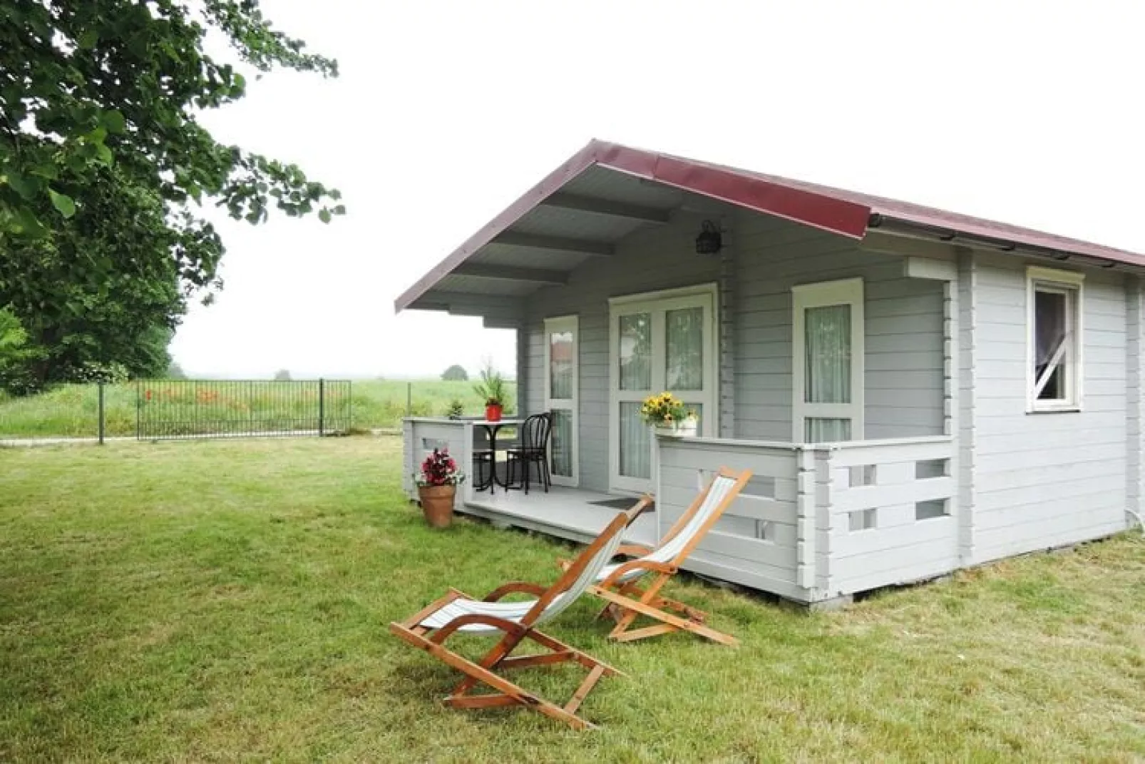 Bungalow Pod lipą Wrzosowo-Tuinen zomer