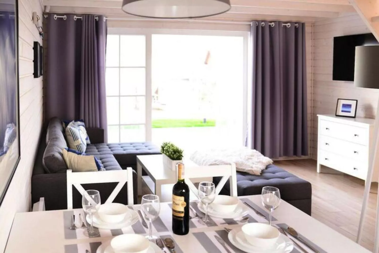 Holiday complex, Mielno-TYP B (max 6 Erw. + 2 Kind.) = TYP A (Kontipool)-Woonkamer