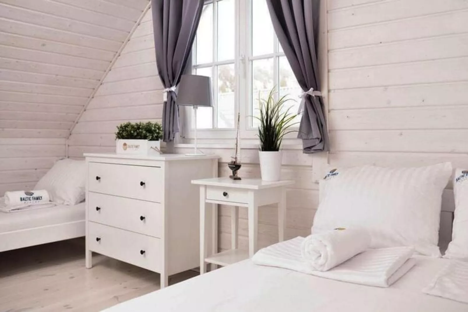 Holiday complex, Mielno-TYP B (max 6 Erw. + 2 Kind.) = TYP A (Kontipool)-Slaapkamer