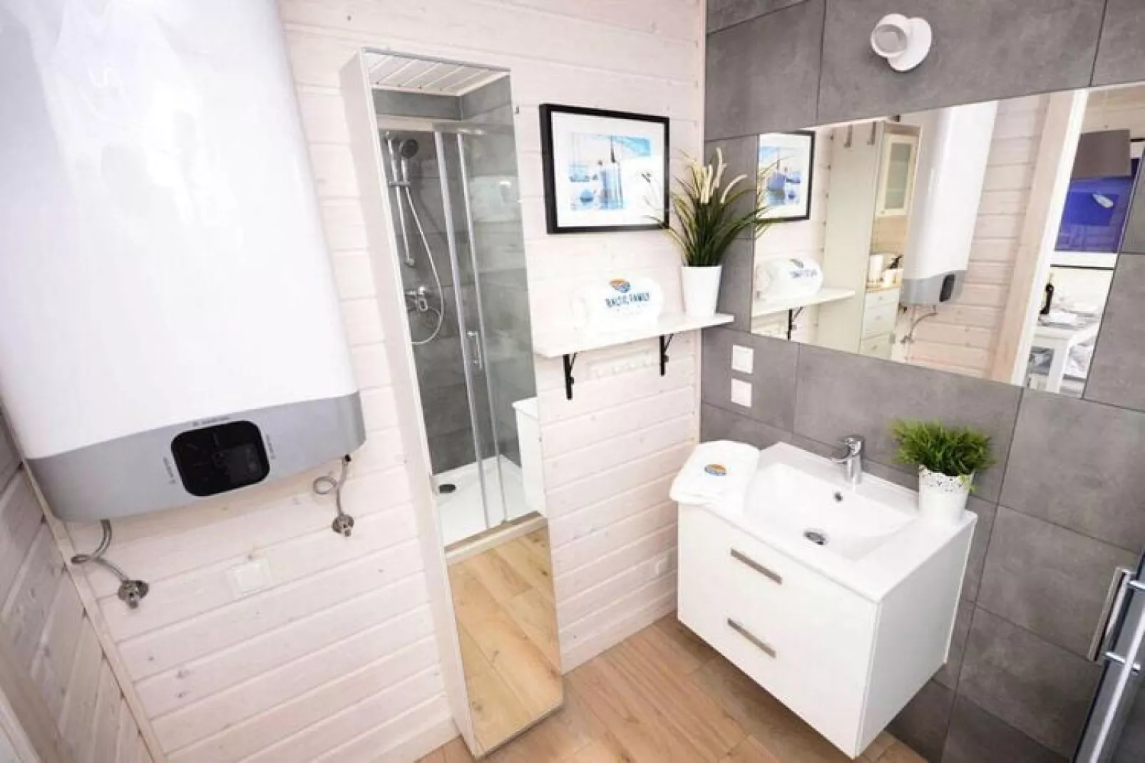 Holiday complex, Mielno-TYP B (max 6 Erw. + 2 Kind.) = TYP A (Kontipool)-Badkamer