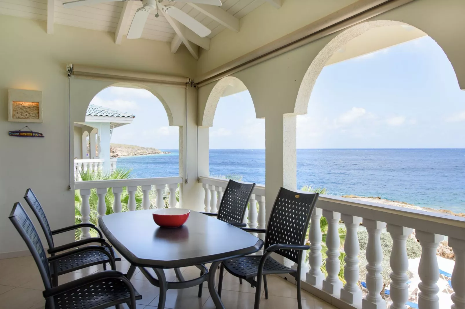Dolphin View Mambo Beach-Terrasbalkon