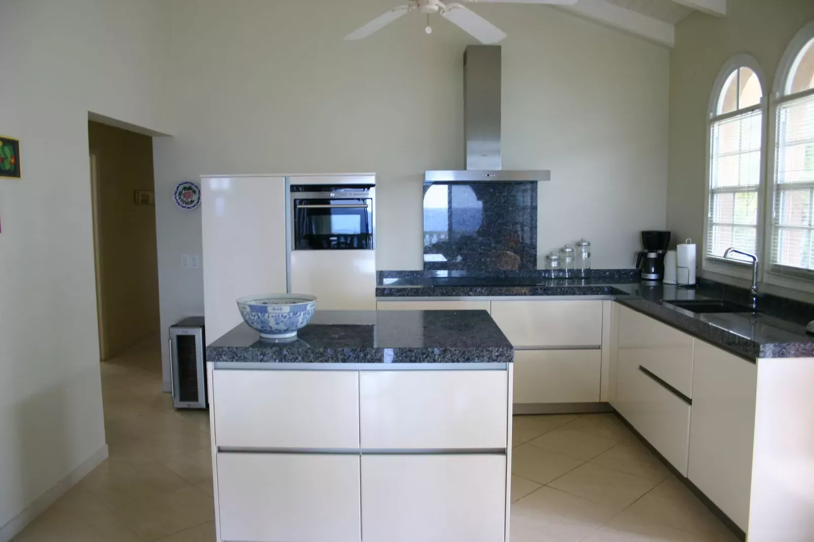 Dolphin View Mambo Beach-Keuken