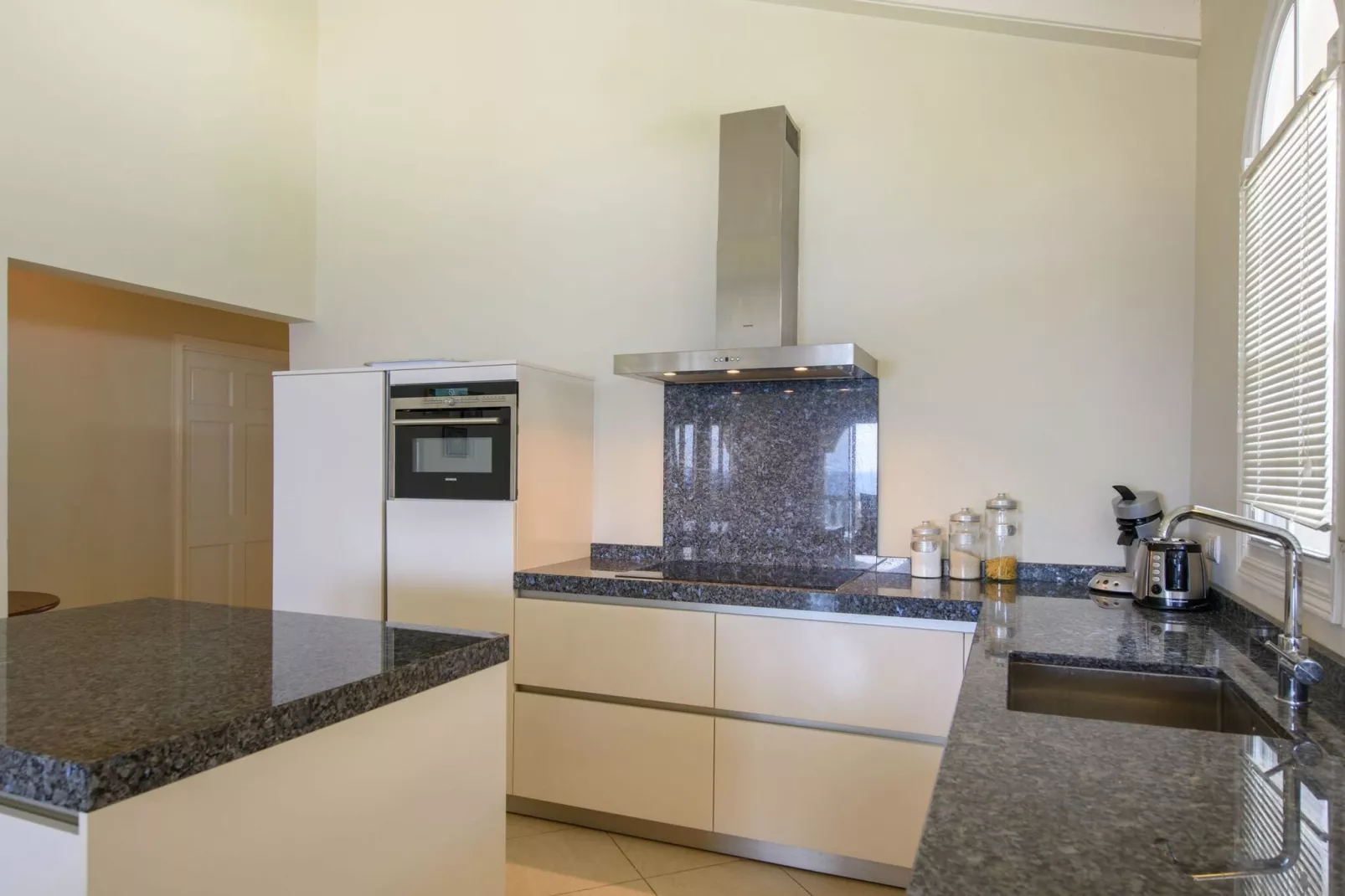 Dolphin View Mambo Beach-Keuken