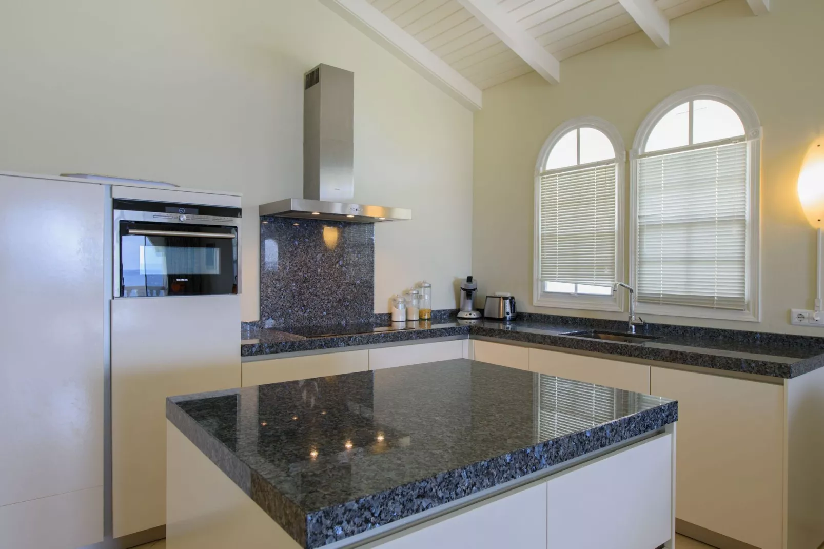 Dolphin View Mambo Beach-Keuken