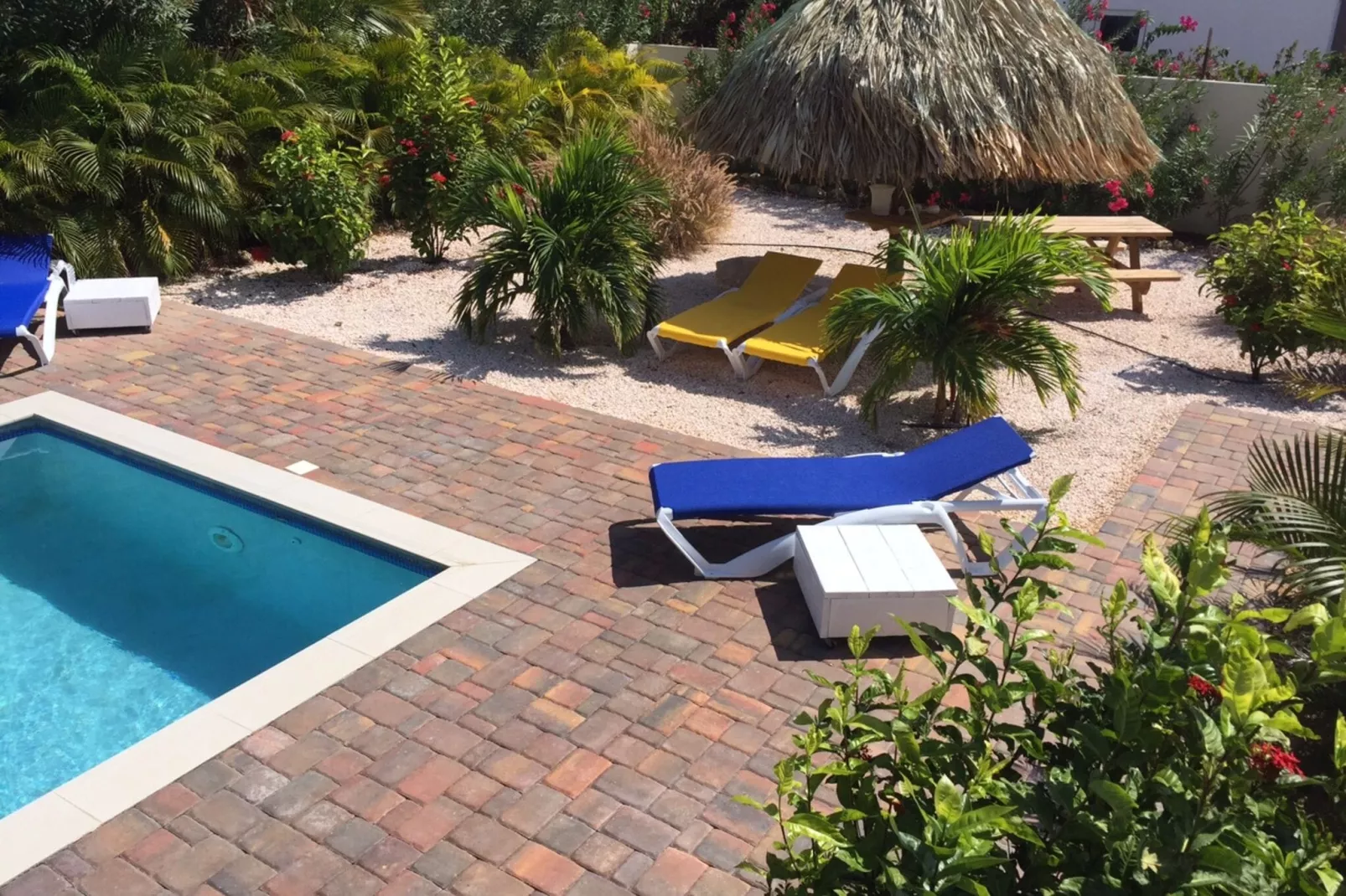 Villa Sonrisa Vista Royal-Tuinen zomer