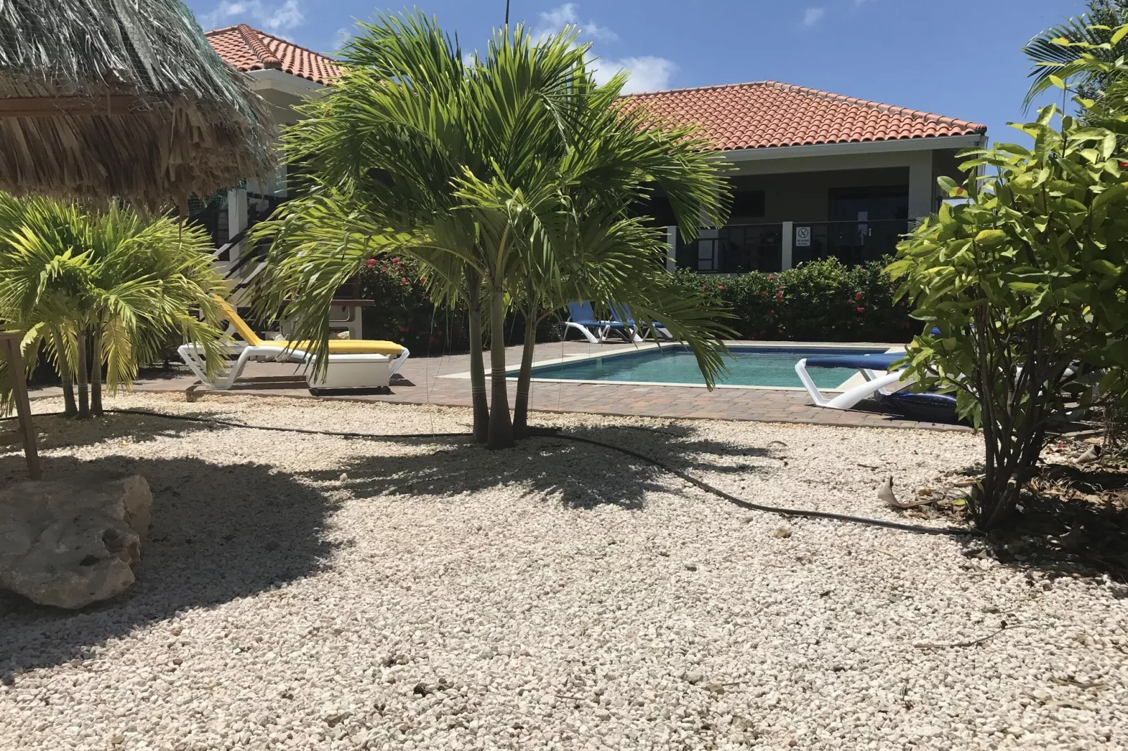 Villa Sonrisa Vista Royal-Tuinen zomer