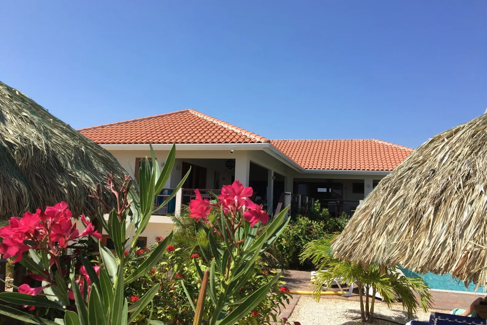 Villa Sonrisa Vista Royal-Buitenkant zomer