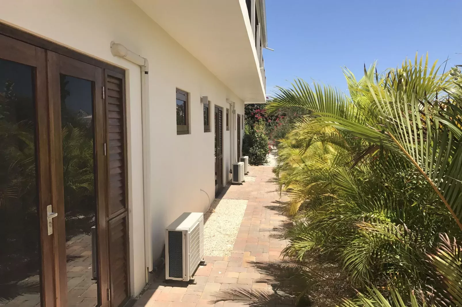 Villa Sonrisa Vista Royal-Tuinen zomer