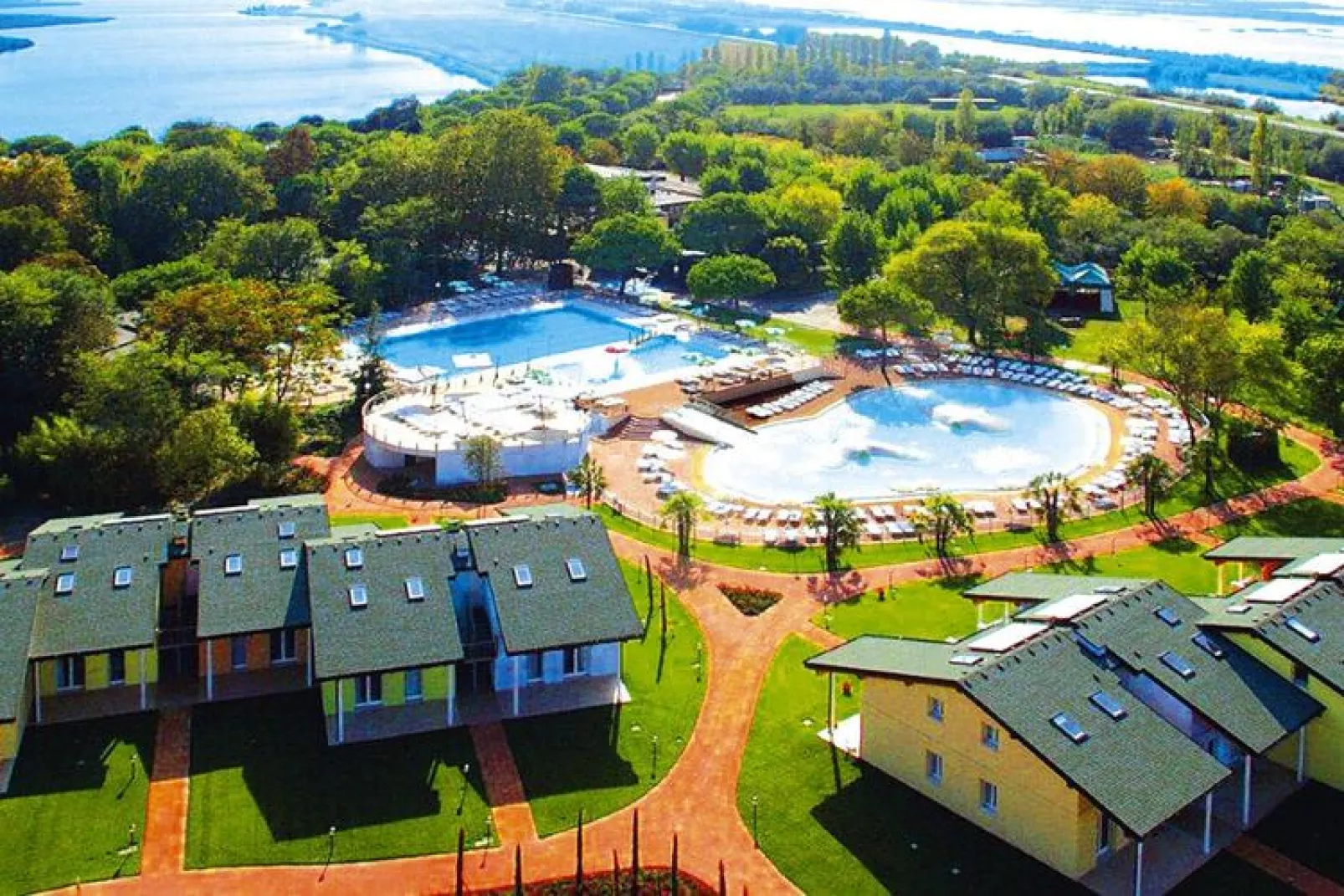 Holiday resort Club Village & Hotel Spiaggia Romea, Lido delle Nazioni-Oasi bilo-Buitenkant zomer