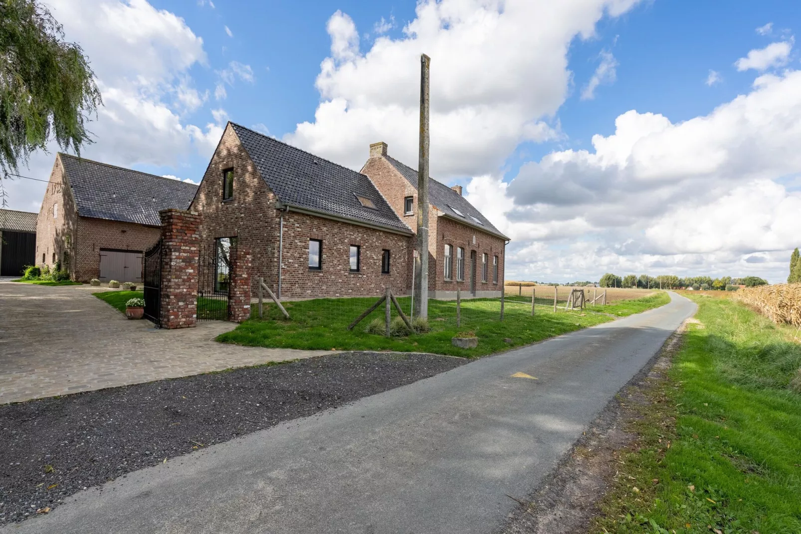 De Korte Lindehoeve-Buitenkant zomer