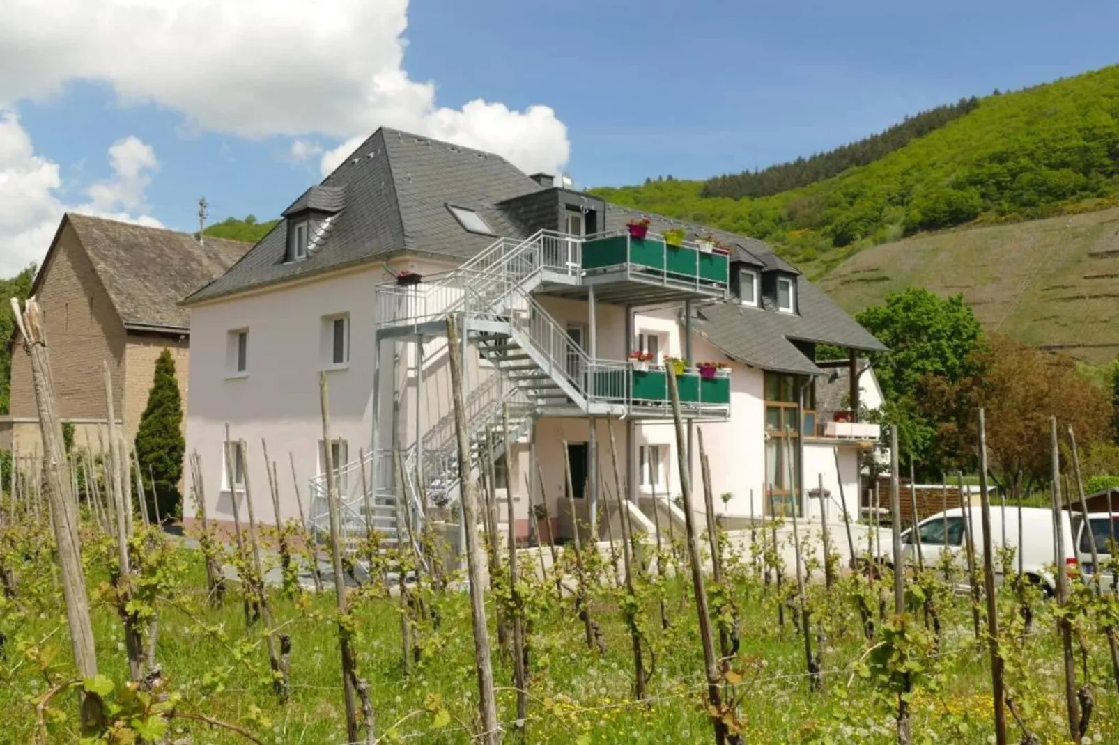 Weingut Tosta - Trittenheim / Luiza Loft-Buitenkant zomer
