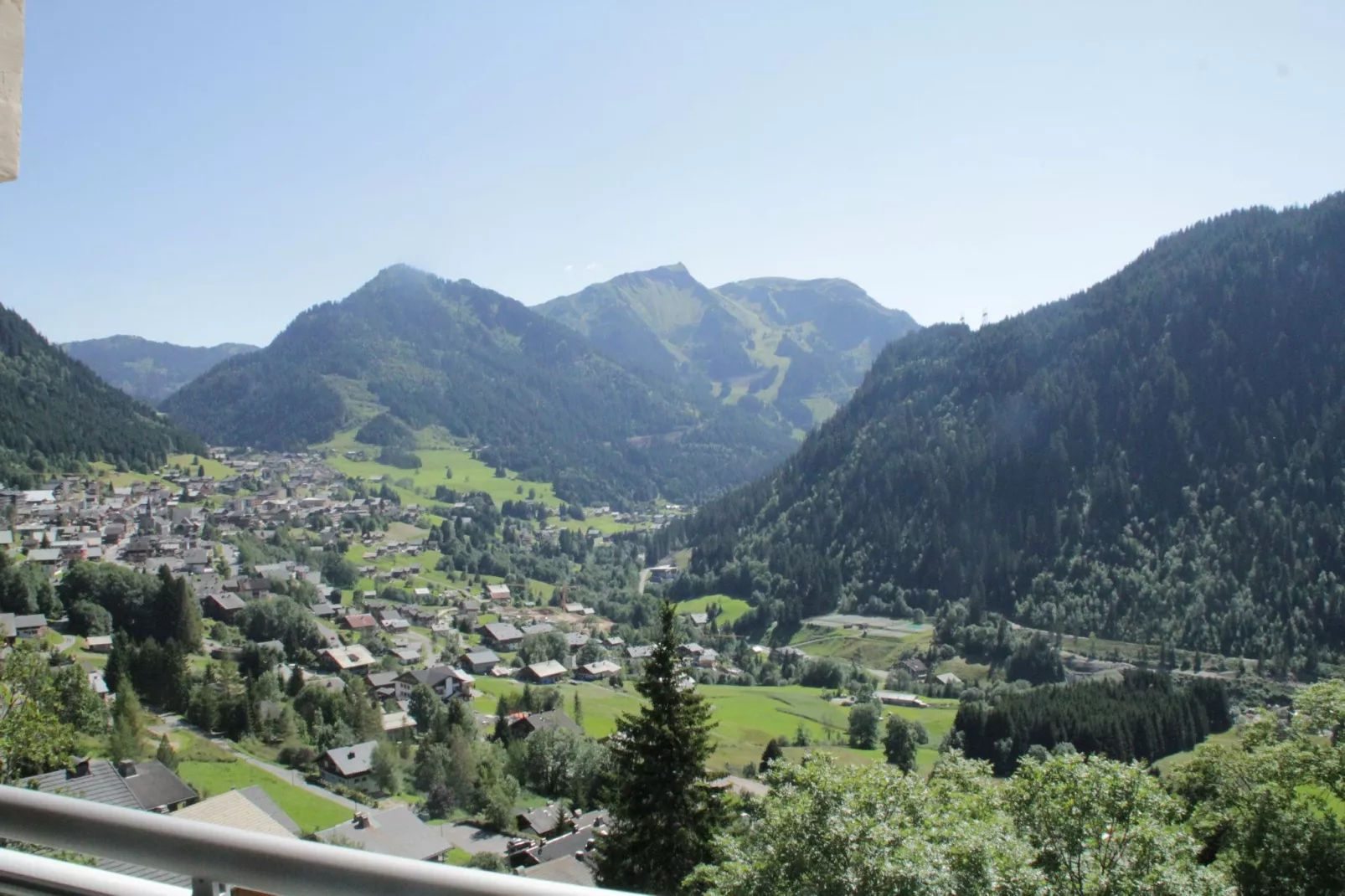 Gezellig appartement in de Franse Alpen met skiberging-Uitzicht zomer