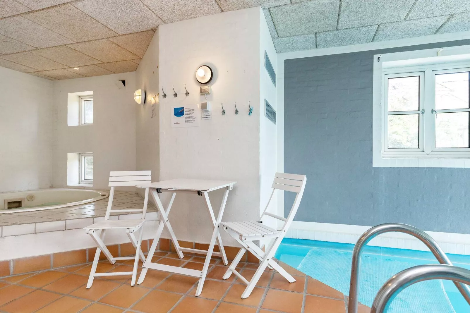 Aantrekkelijk vakantiehuis in Jutland op 50 m van het strand-Zwembad