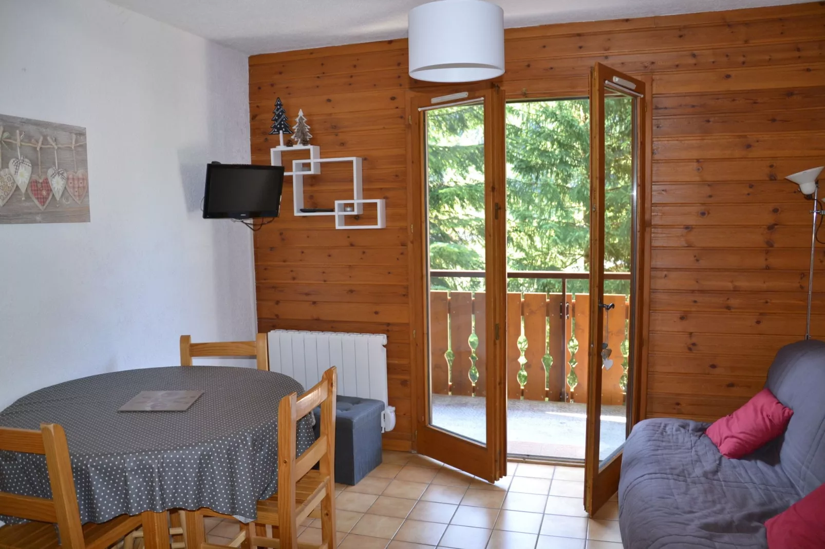 Appartement met balkon in de buurt van de skiliften-Woonkamer