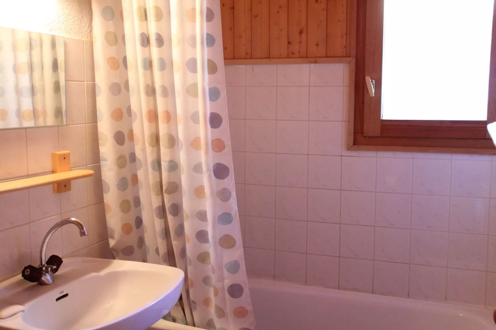 Moderne vakantiehuis in Châtel met balkon-Badkamer