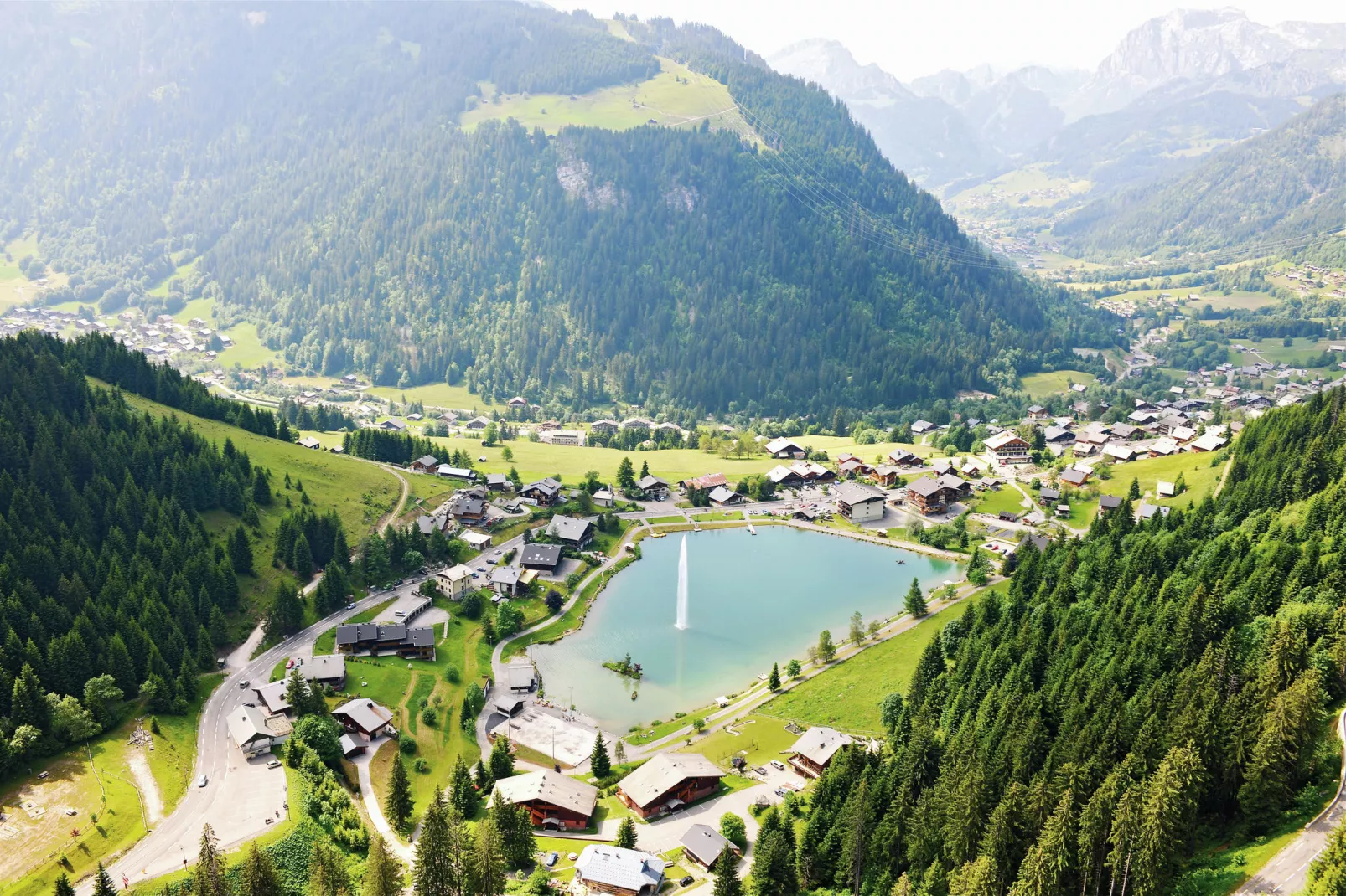 Moderne vakantiehuis in Châtel met balkon-Gebieden zomer 1km