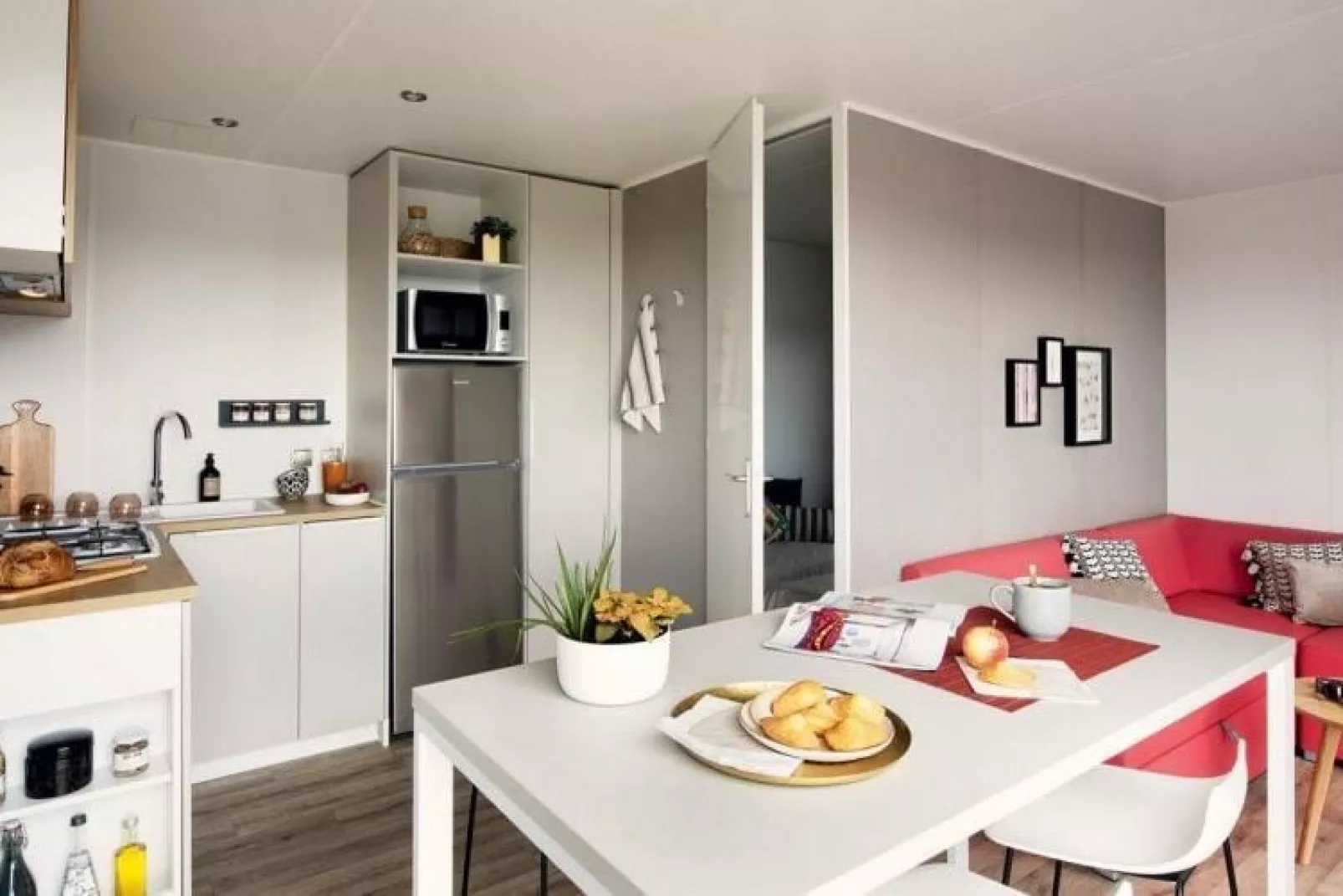 Caravanpark Mas des Lavandes Sérignan-Mobilhome Confort Premium TVclim2ch 6p-Woonkamer