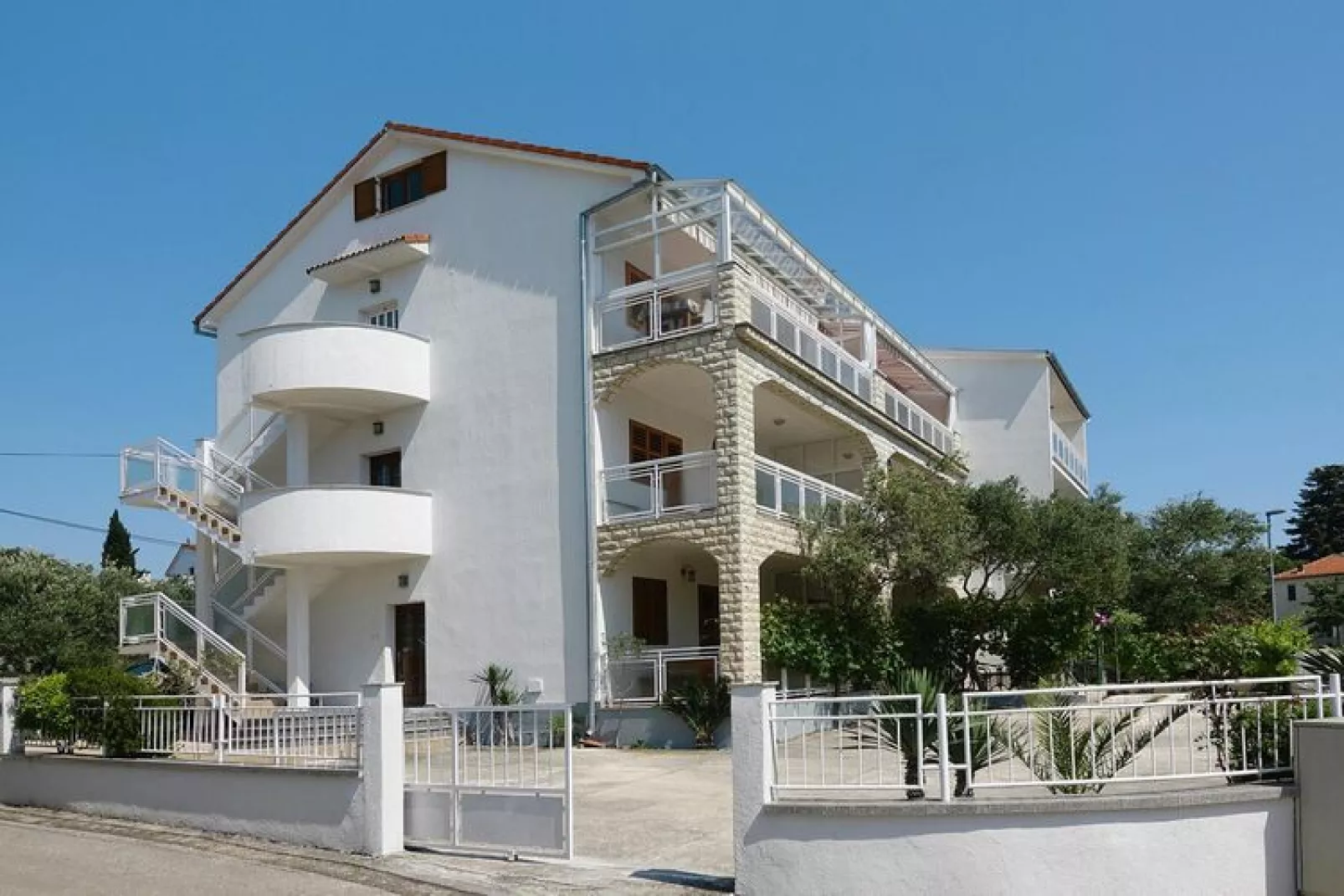 Apartments Adelheid, Biograd-Typ A5A im EG, ca. 60 qm, für 5 Pers.-Buitenkant zomer