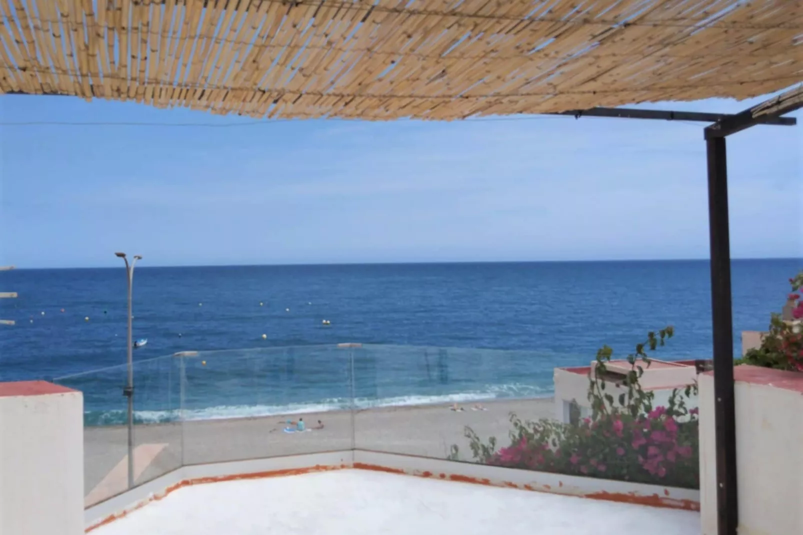 Ocean front beach house in Playa de Calahonda-Terrasbalkon