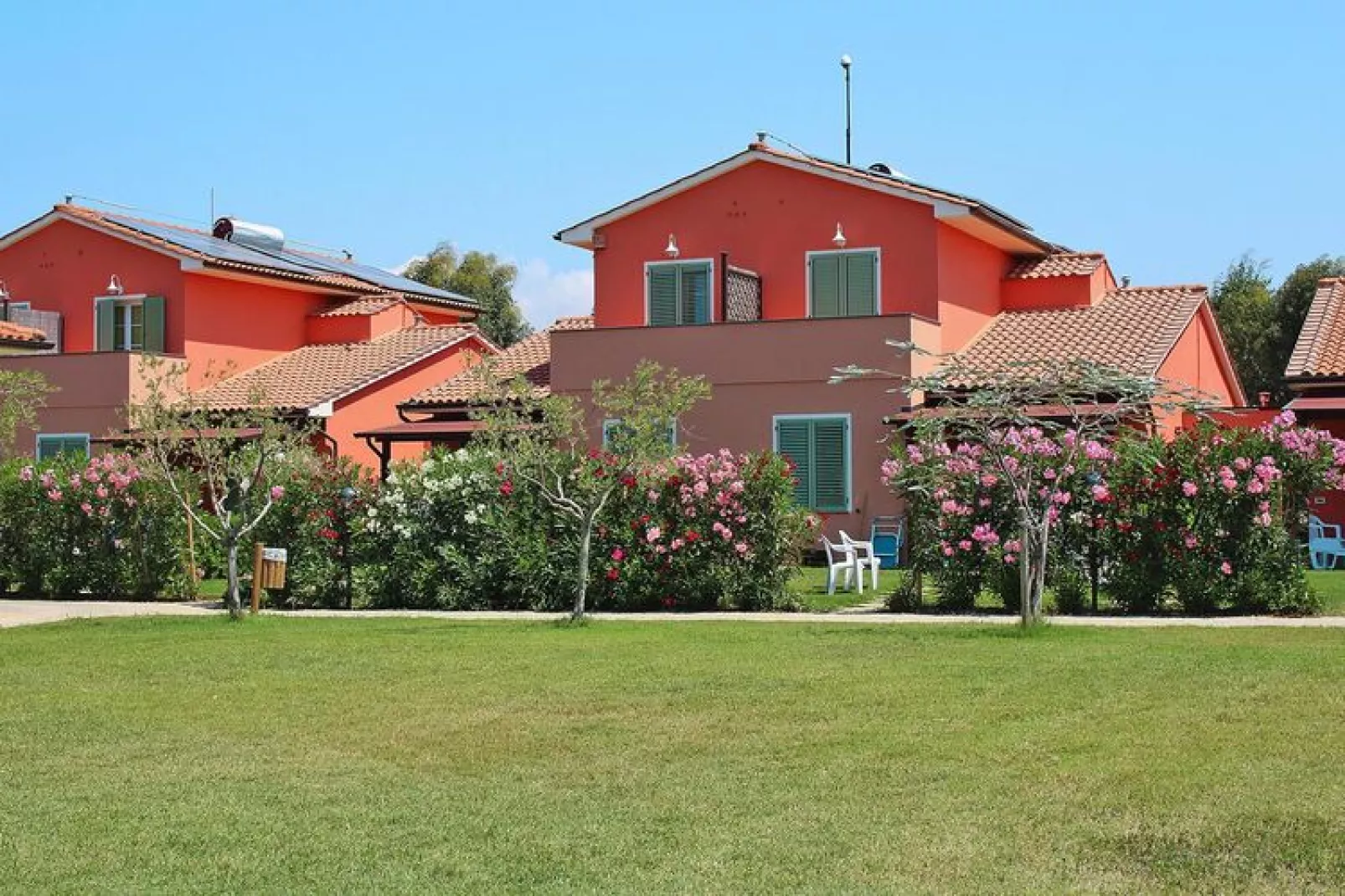 Holiday residence Rosa dei Venti, Vada-Bilocale 4 piano terra Mezzogiorno (+extras)-Buitenkant zomer