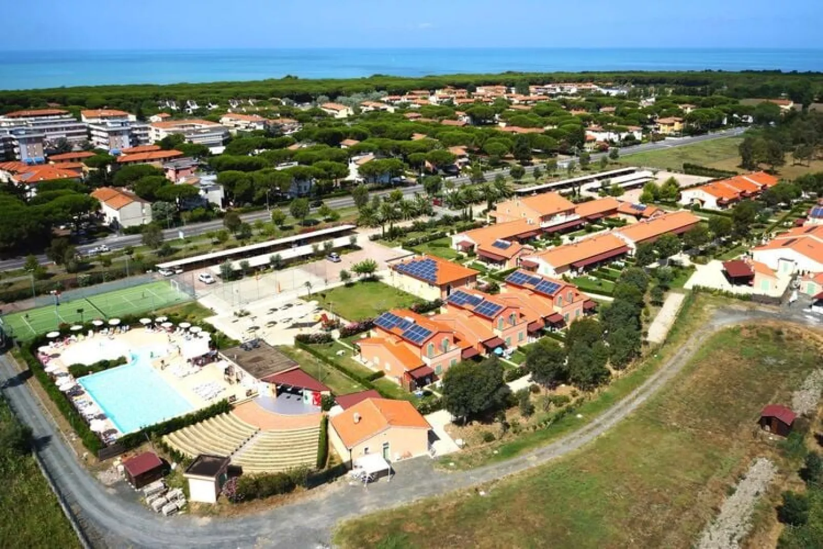 Holiday residence Rosa dei Venti, Vada-Bilocale 4 piano terra Mezzogiorno (+extras)-Buitenkant zomer