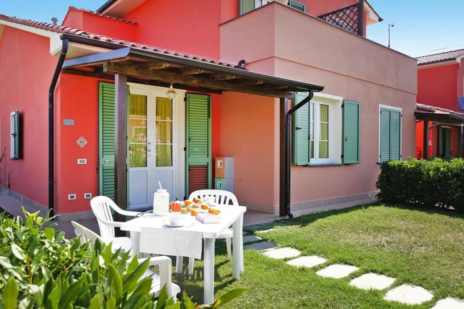 Holiday residence Rosa dei Venti, Vada-Bilocale 4 piano terra Mezzogiorno (+extras)-Buitenkant zomer