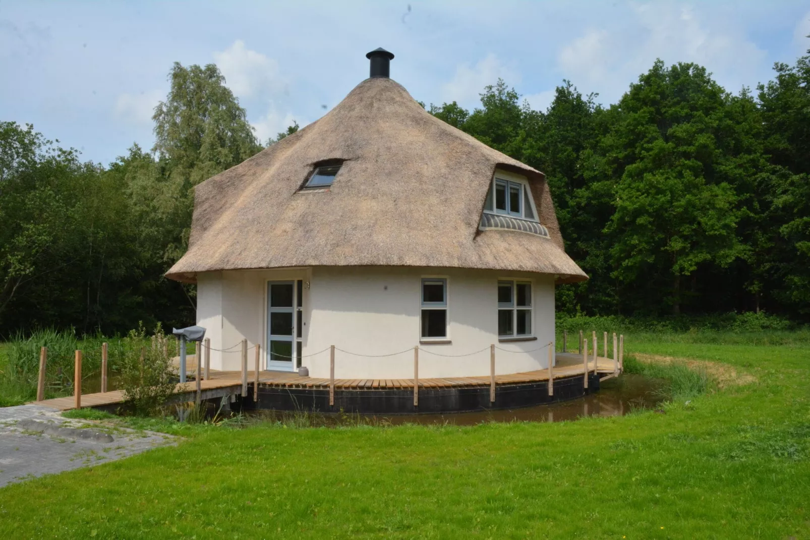 Villa Zonnewijzer-Buitenkant zomer