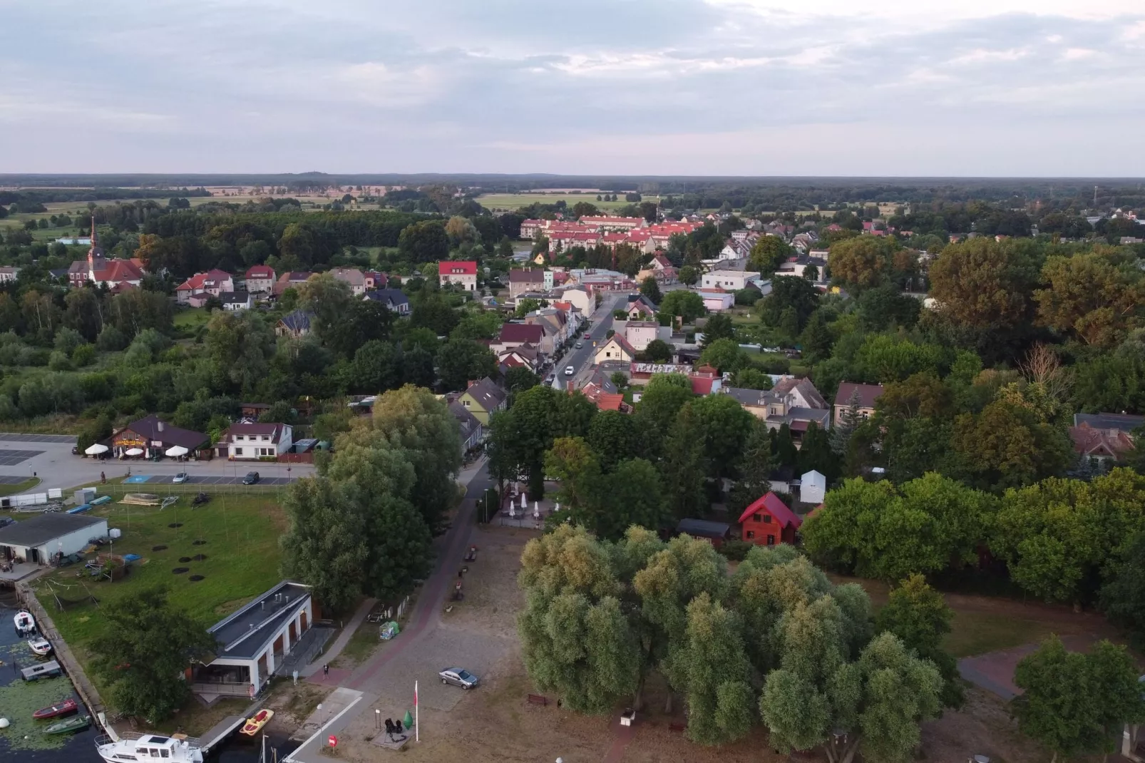 Red doored house Stepnica-Gebieden zomer 1km