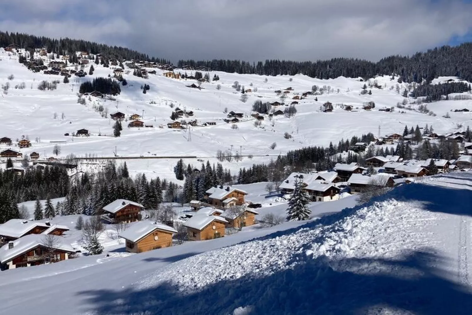 Notre Dame de Bellecombe-Exterieur winter