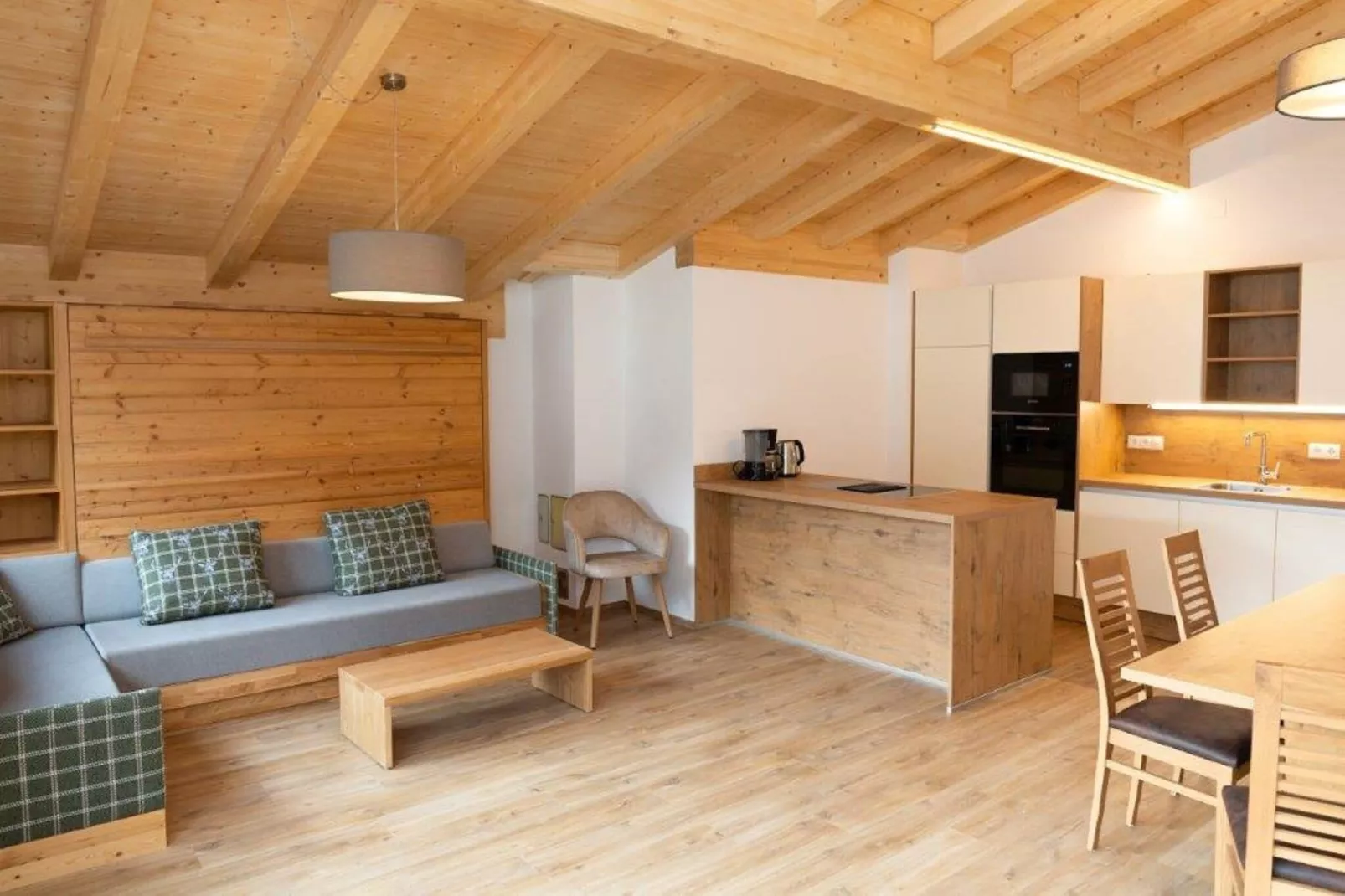 JUCHE FEWO - TAPPENKARSEE - Haus grün-Keuken