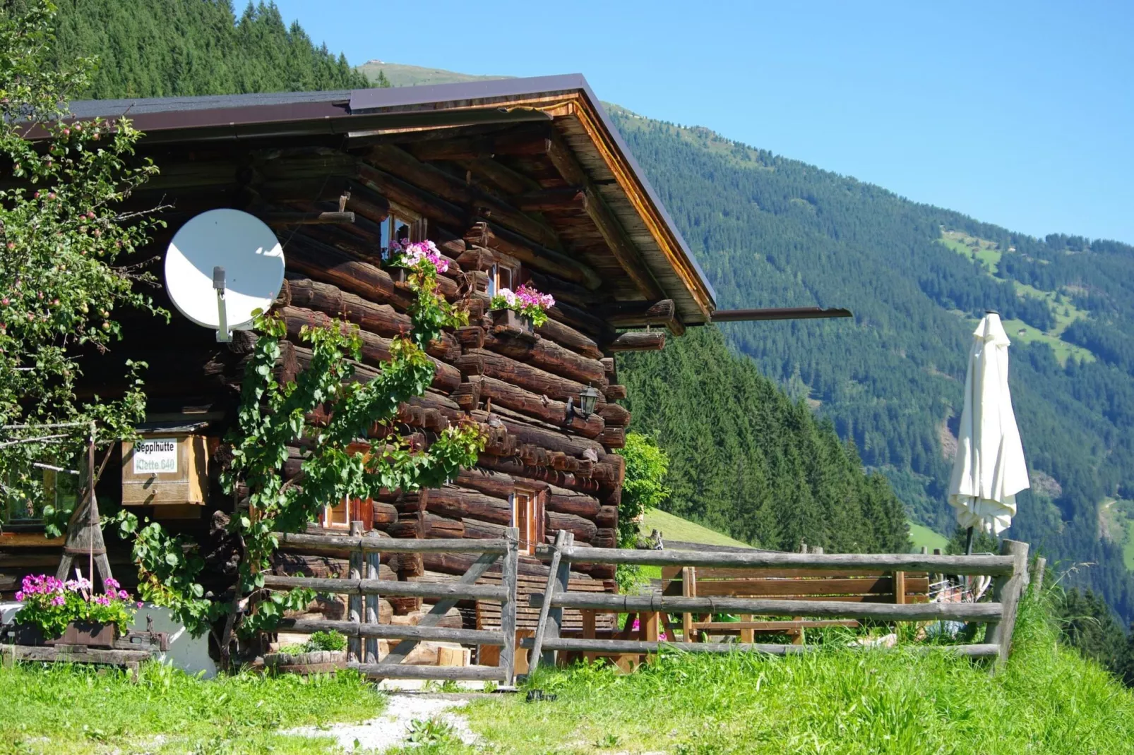 Seppl Hütte-Buitenkant zomer