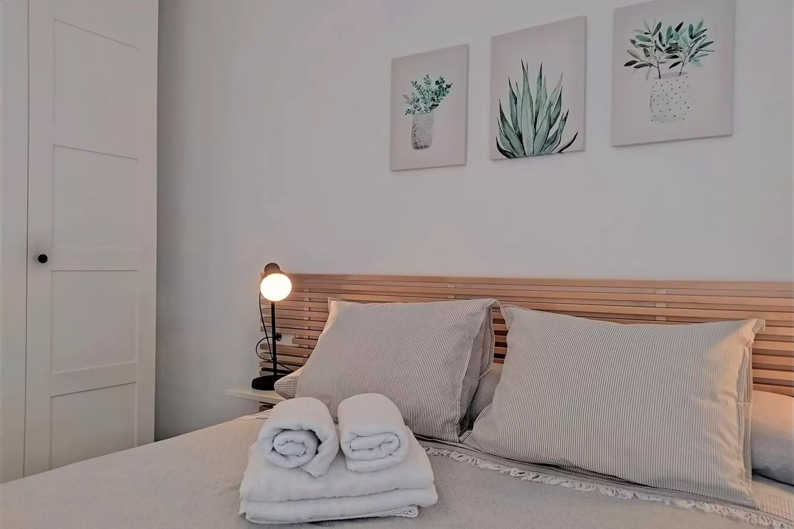 Stylish renovated apartment by Calahonda Beach-Sfeer