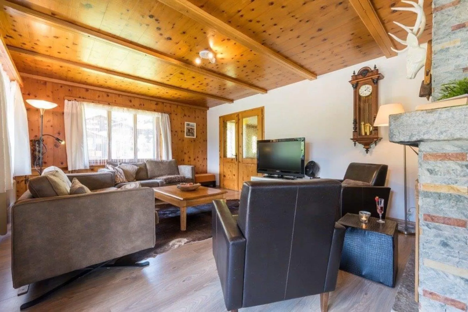 Chalet Jewel Triplex