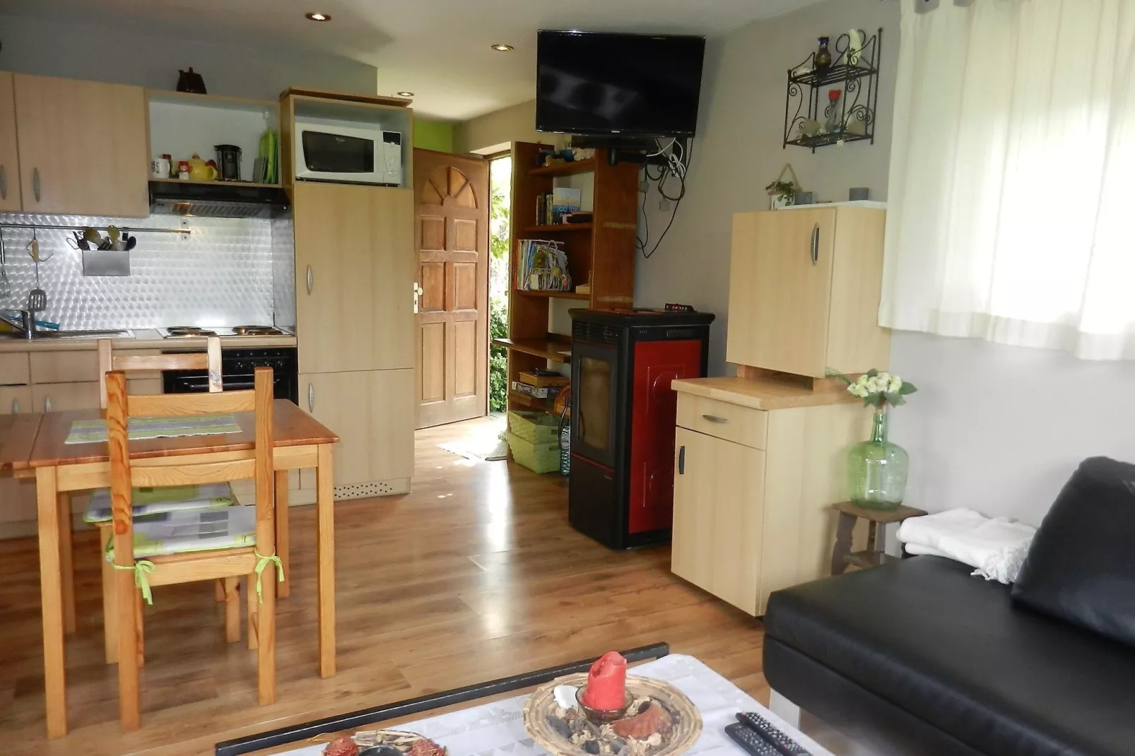 De charme van een houten chalet met een prachtig uitzicht, niet ver van Spa-Eetkamer