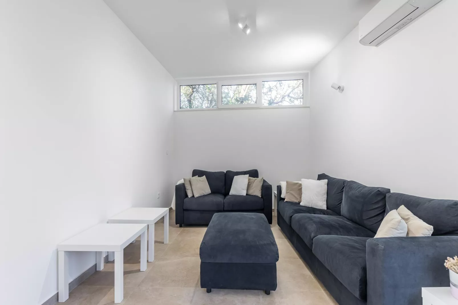 Vakantiehuis in Bilice met zwembad - Woonkamer