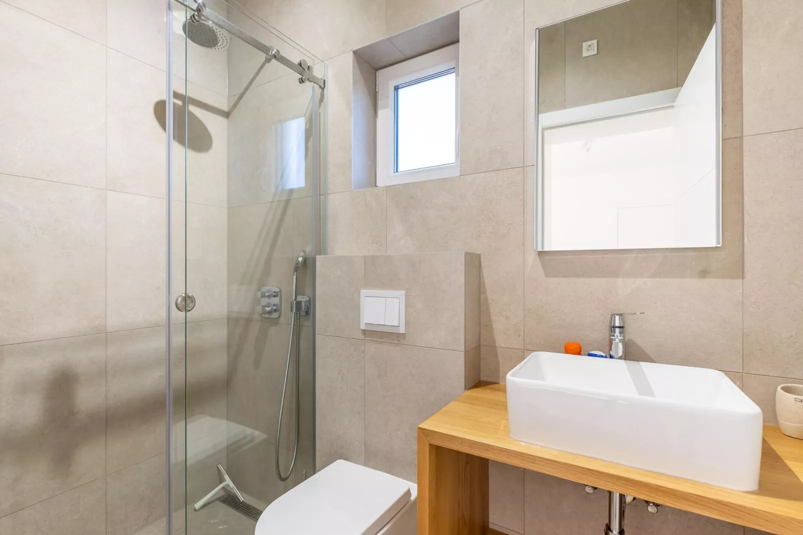 Vakantiehuis in Bilice met zwembad - Badkamer