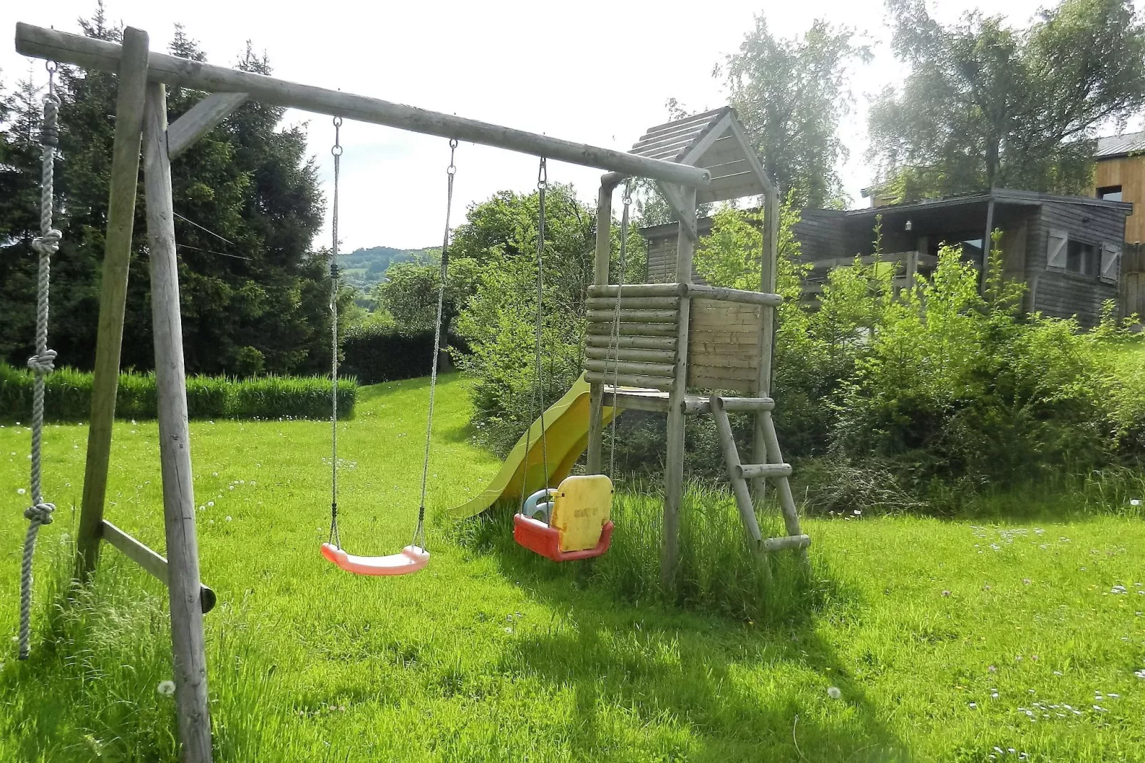 De charme van een houten chalet met een prachtig uitzicht, niet ver van Spa-Parkfaciliteiten