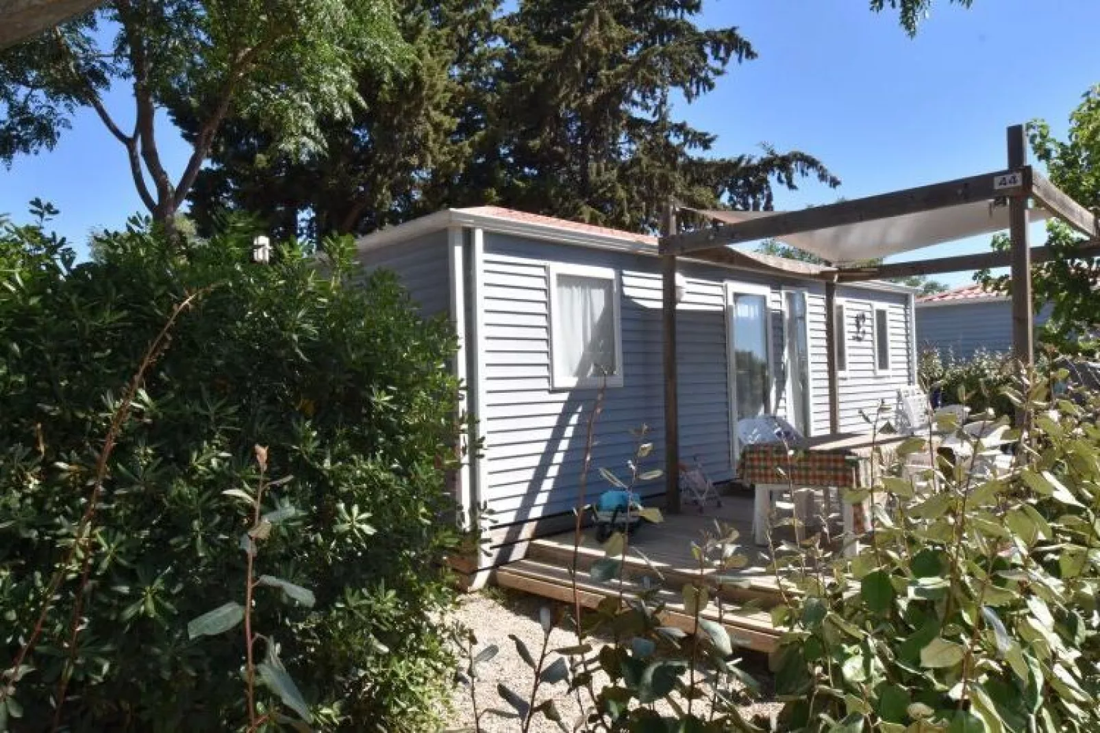 Caravanpark Mas des Lavandes Sérignan - Mobilhome Classic 3ch 6pers-Buitenkant zomer