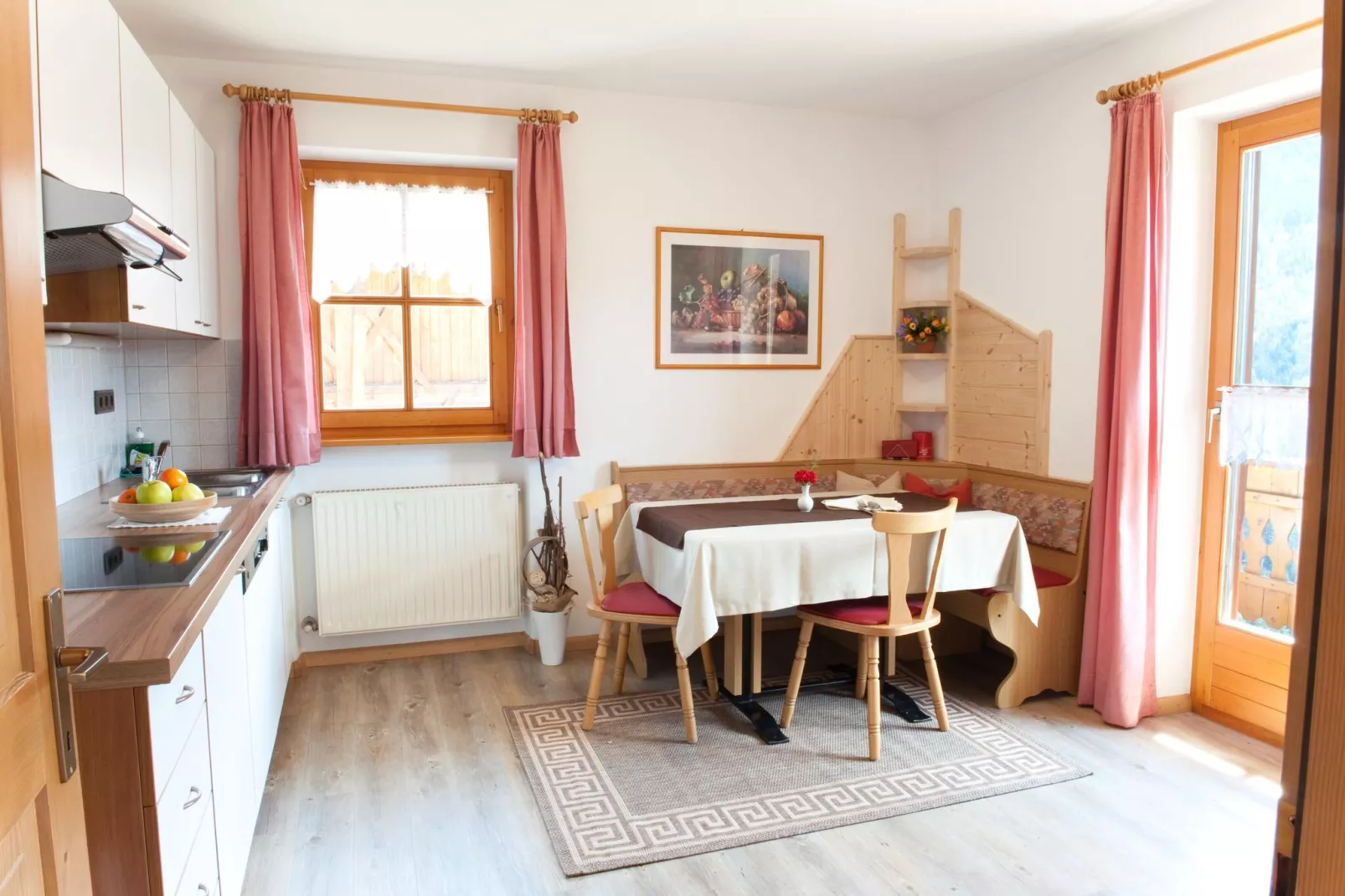 Niedermunthof Villnöß - Wohnung Sass Rigais-Eetkamer