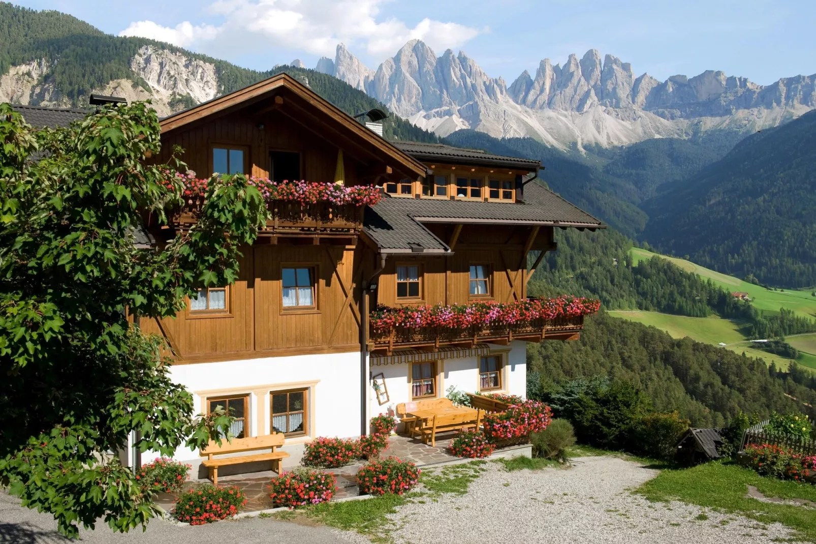 Niedermunthof Villnöß - Wohnung Fermeda-Buitenkant zomer