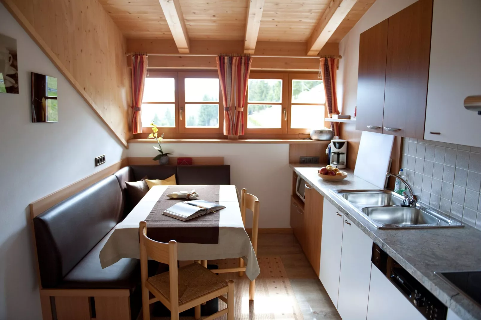 Niedermunthof Villnöß - Wohnung Fermeda-Keuken