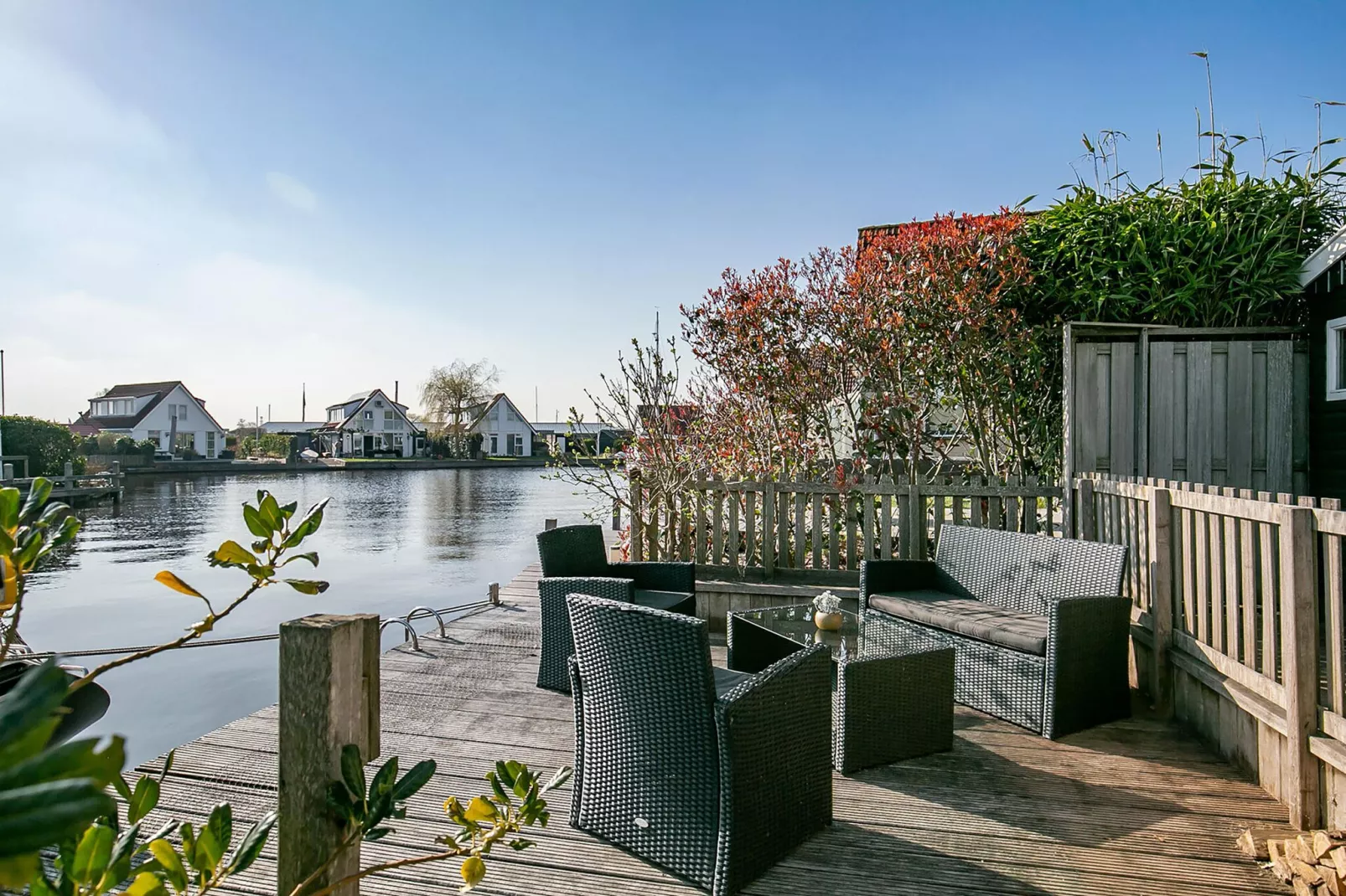 Vakantiehuis aan het water-Terrasbalkon