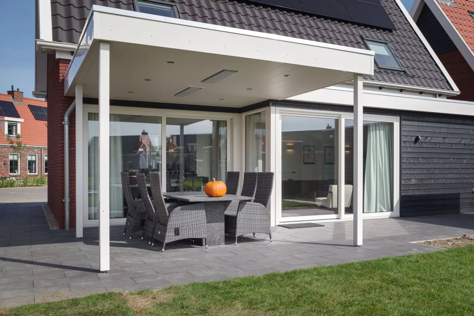 Charming Beveland met jacuzzi en buitensauna-Buitenkant zomer