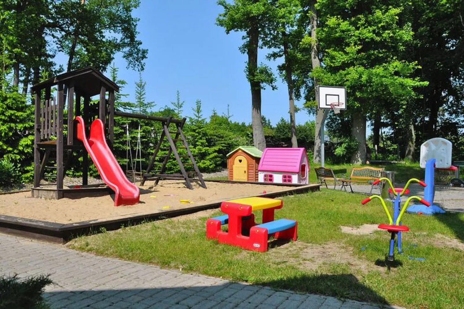 Apartamenty wakacyjne dla 4 osób Rewal-Tuinen zomer