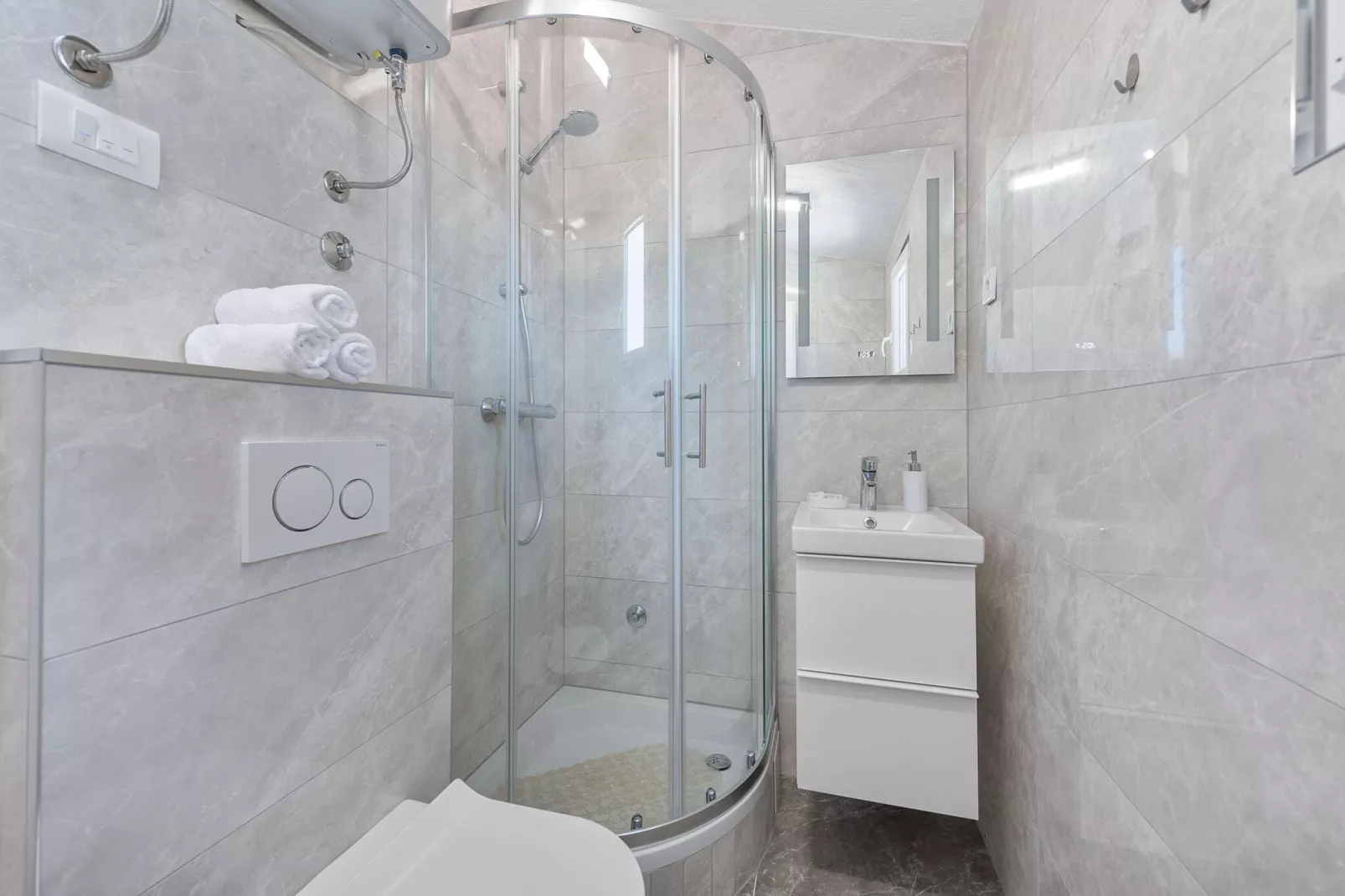 Villa Almas holiday house-Badkamer