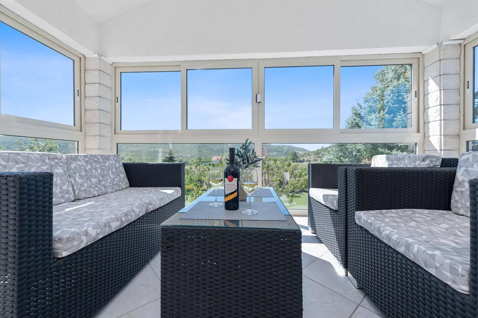 Villa Almas holiday house-Terrasbalkon