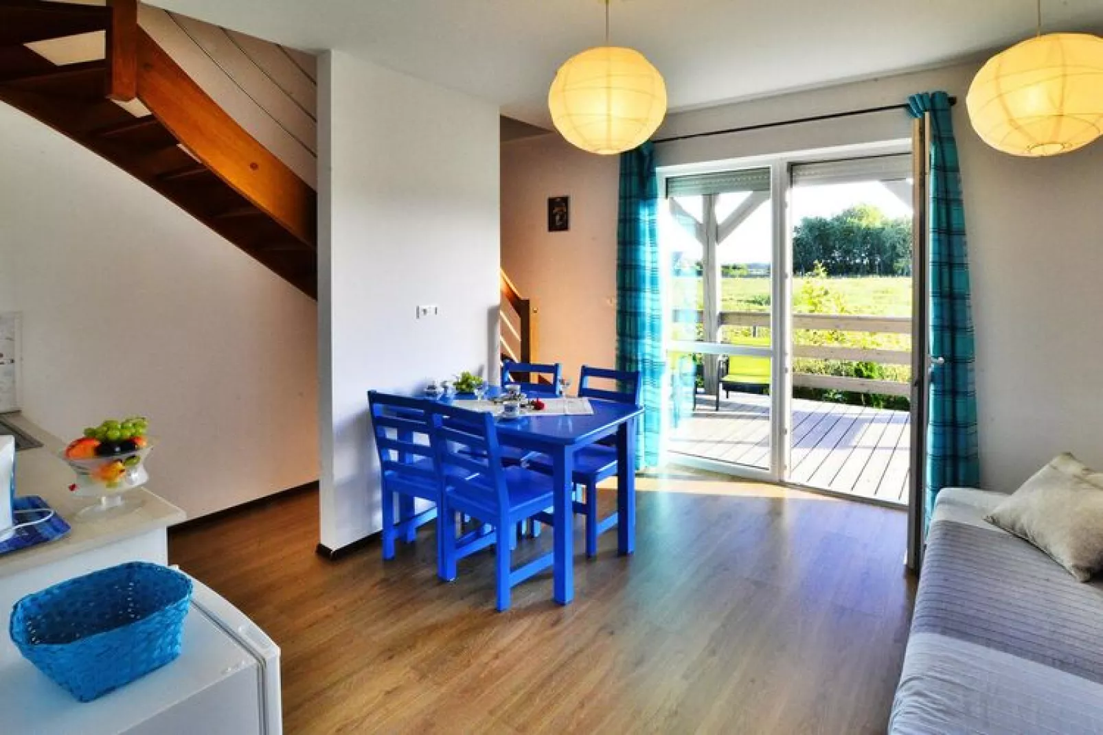 Piętrowy dom wakacyjny z tarasem 40 m2 dla 4 osób Jarosławiec-Woonkamer