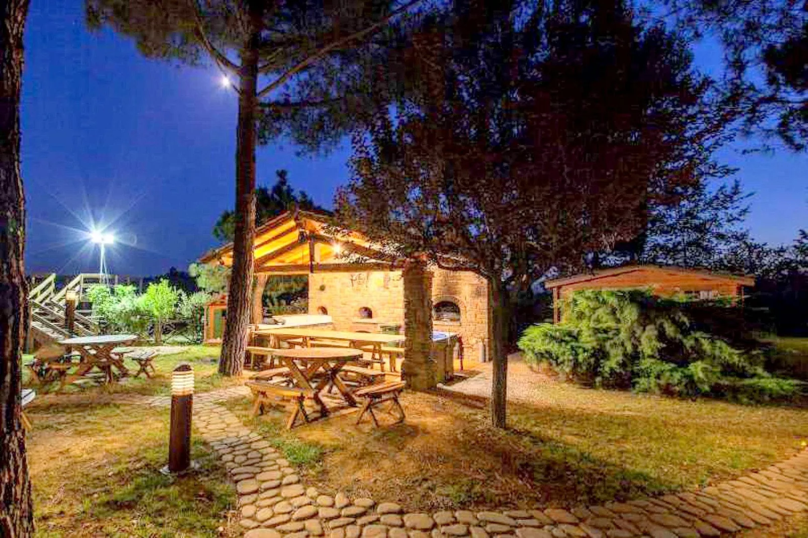 Giardino - Taverna Piccola-Buitenkant zomer
