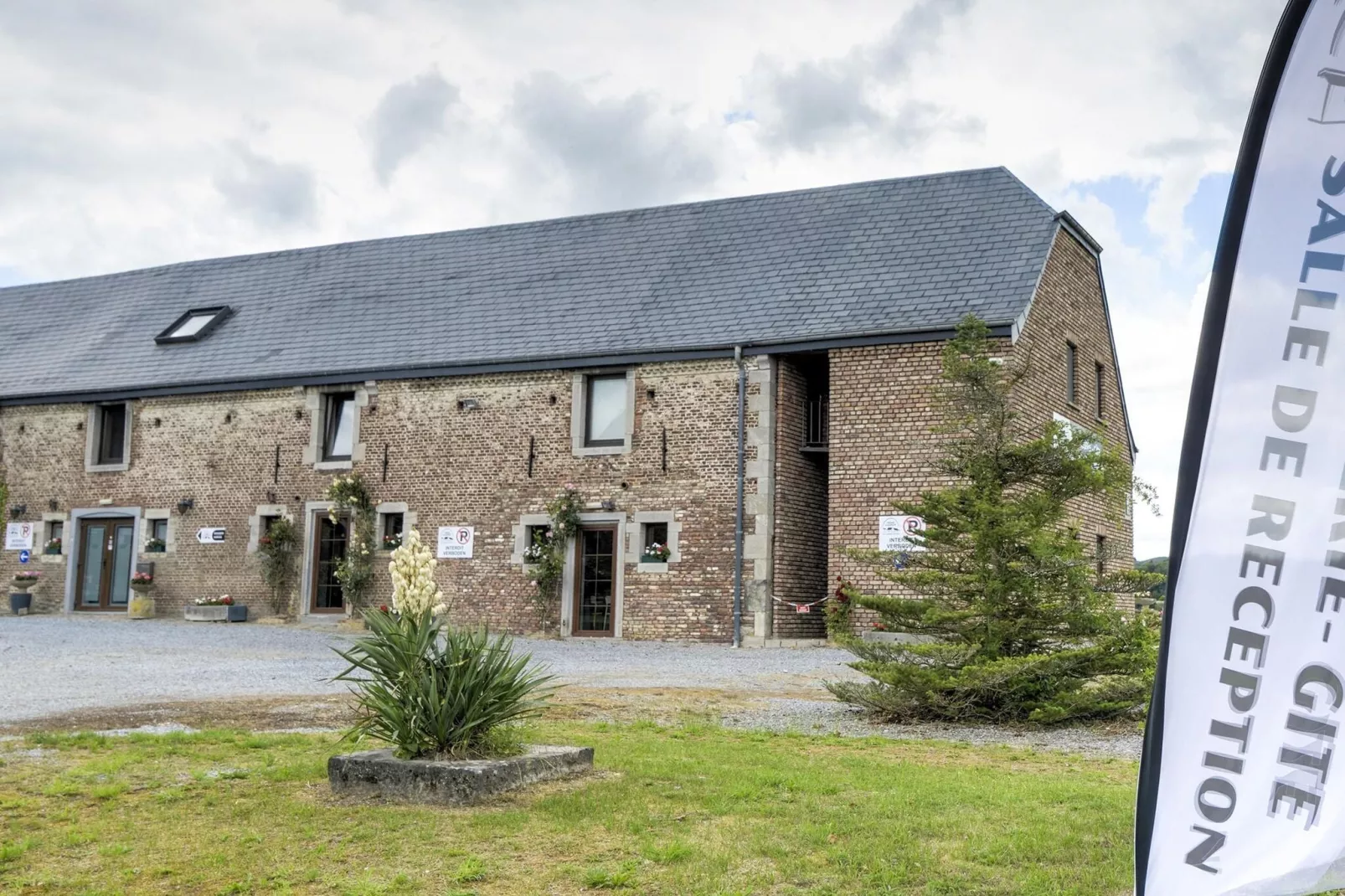 Ferme d'Harroy-Buitenkant zomer