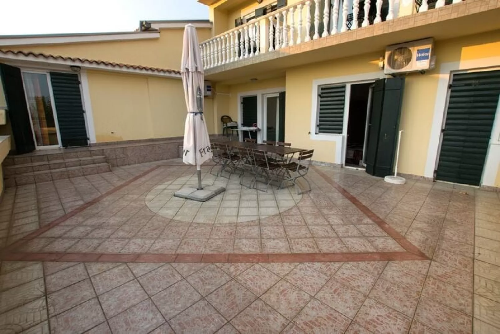 Apartments Grande Vista Starigrad Paklenica SD62 A-01 9 Pers-Terrasbalkon